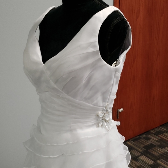 Moonlight wedding, V- neck, open back, size 14, - Picture 13 of 15
